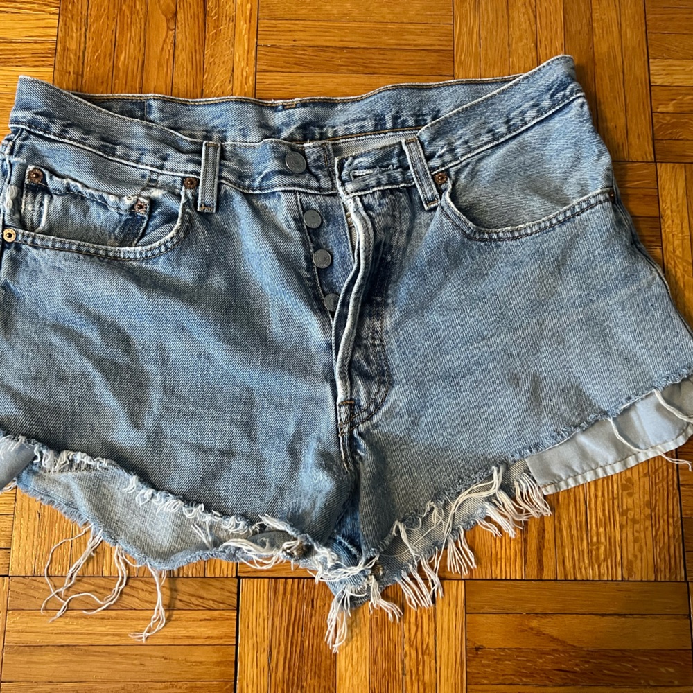 Levi’s Denim Frayed Hem Women Shorts